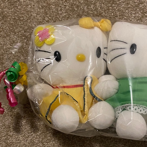 Hello Kitty Plush Set - Picture 2 of 7